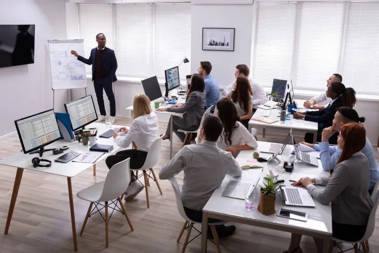 workplace-1245776_1920.jpg
